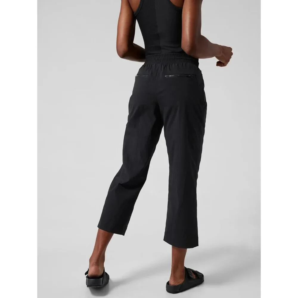 Athleta Trekkie Straight Crop Pant in BLACK Size 4